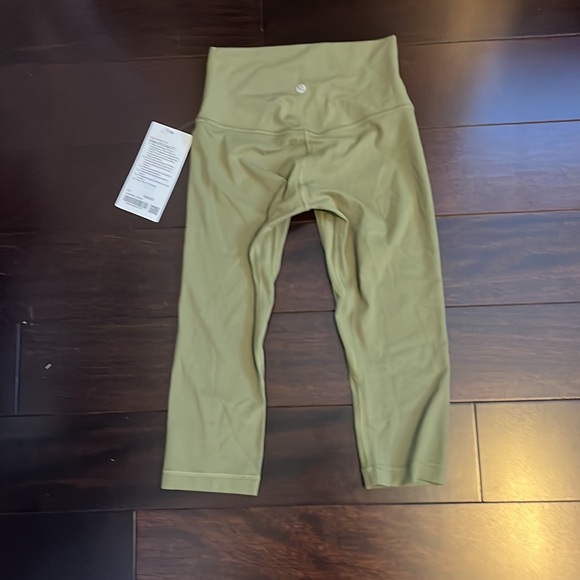 Lulu Lemon Align Cropped Green Leggings - Picture 2 of 4